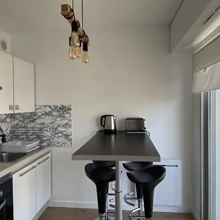 Apartment T1 Bis Avec Parking A 10 Min A Pied Du Centre